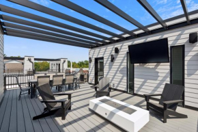 New Modern Townhome with Rooftop Patio townhouse